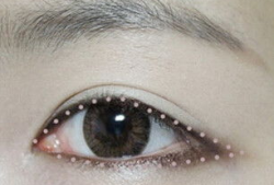 标准月牙眼图片,标准月牙眼图片赏析