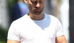 马奎尔个人资料,足球场上的璀璨明星，从青涩少年到世界级后卫的成长之路